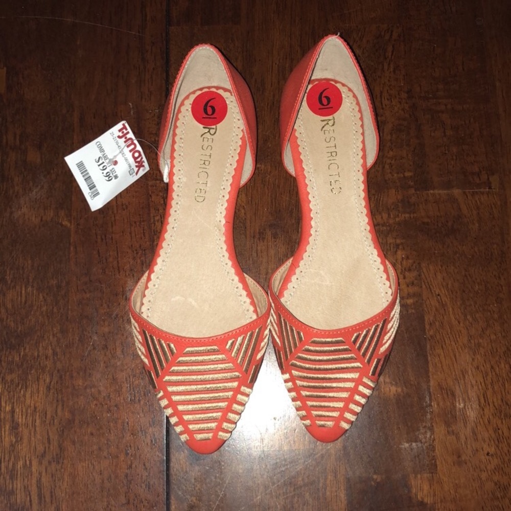 🖤NWT Orange Flats